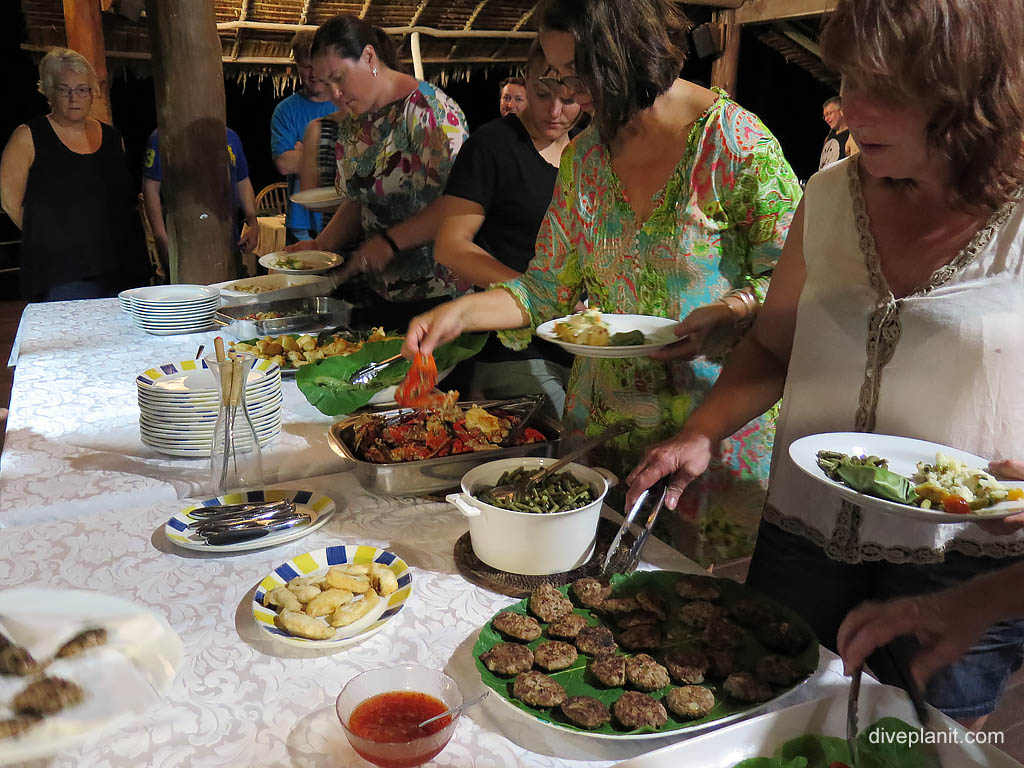 Hot buffet diving Uepi at the first dinner in the Solomon Islands by Diveplanit