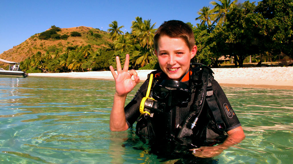 Kids can learn to dive diving Vomo with Vomo Island Resort PADI dive centre in the Fiji Islands by Diveplanit