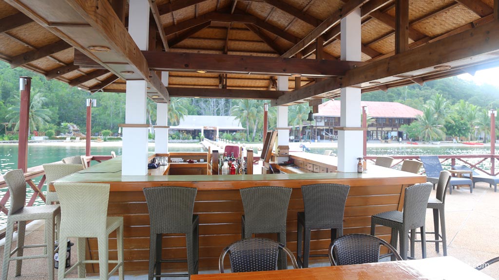 The jetty bar at El Rio Y Mar Resort Busuanga diving Palawan in the Philippines by Diveplanit