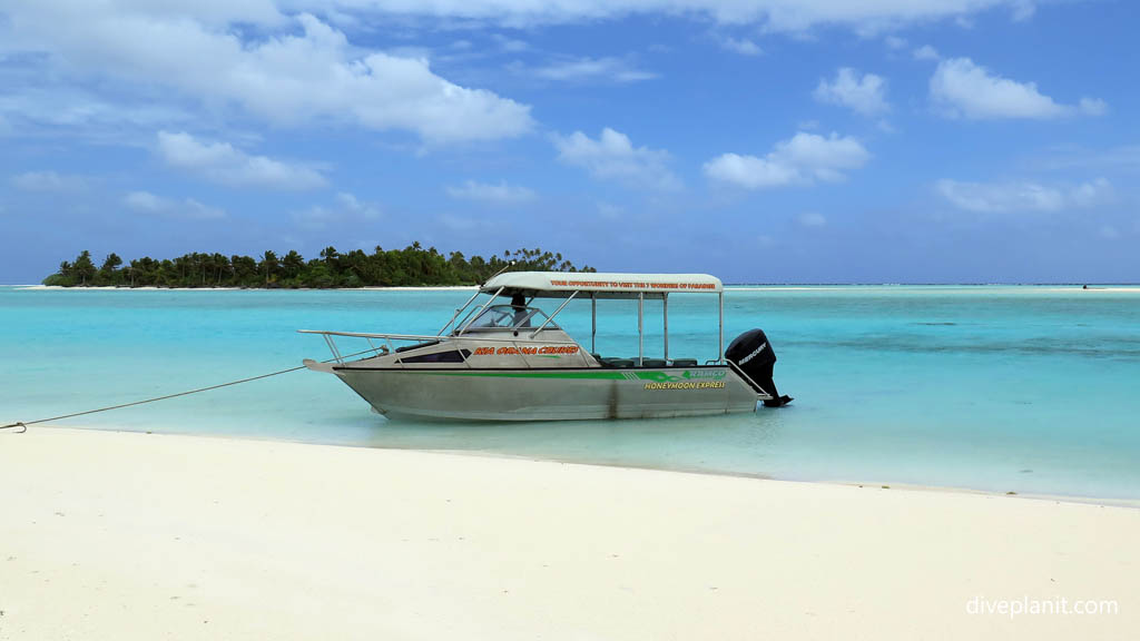 Kia Orana Cruises boat diving Aitutaki at Aitutaki Lagoon in the Cook Islands by Diveplanit