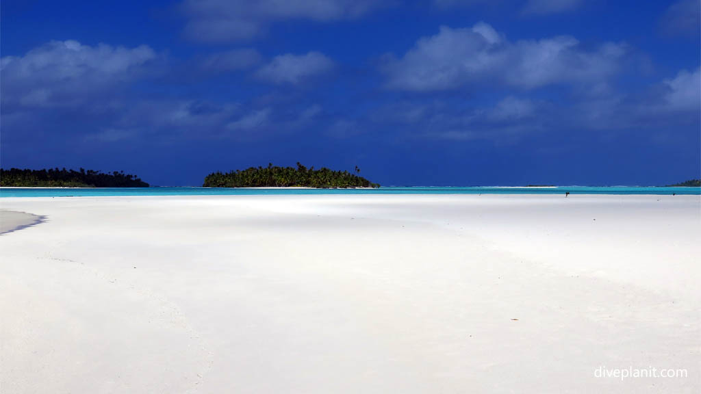 One Foot Island diving Aitutaki at Aitutaki Lagoon in the Cook Islands by Diveplanit