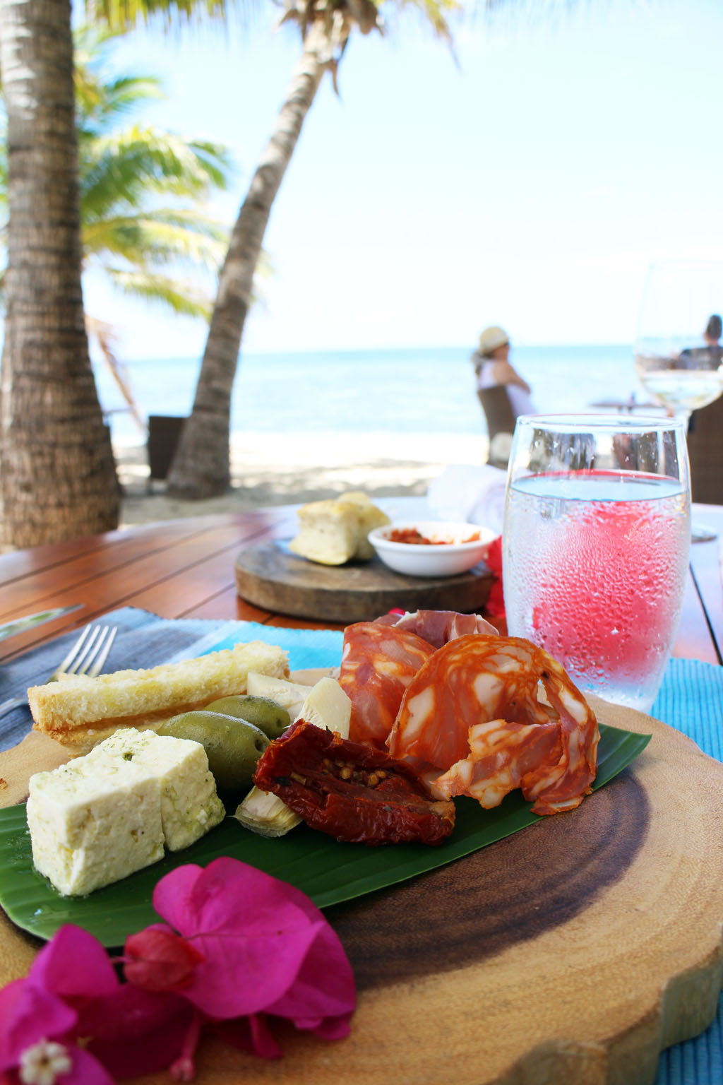 0136 dining on the beach at Vomo Island Resort