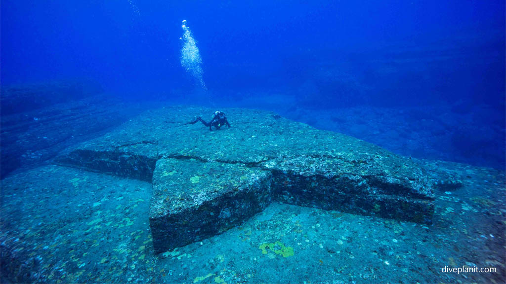 The star platform at Monument diving Yonaguni Okinawa Japan Diveplanit 2732