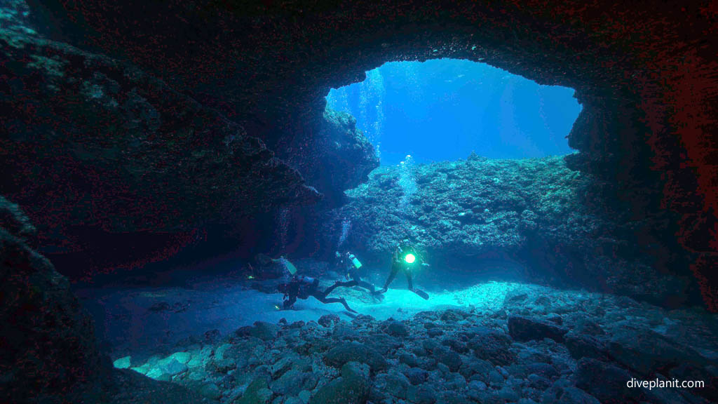 Divers in a hollow at Yonaguni Okinawa Japan by Diveplanit
