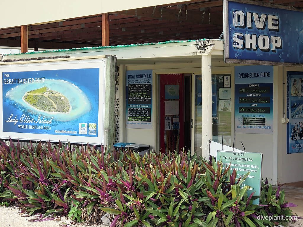 8854 Dive Shop at Lady Elliot Island Resort diving Lady Elliot Island DPI 8854