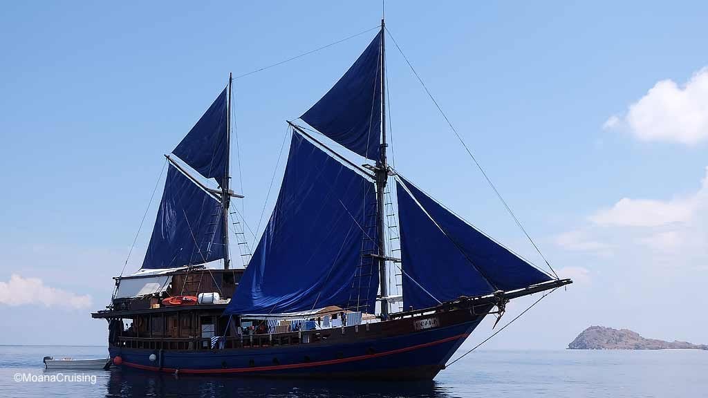 Mo moana with sails aboard moana diving komodo mo