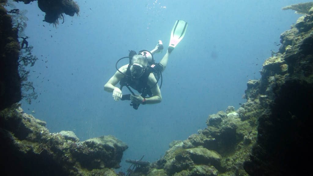Simon through the hole at toa maru diving gizo solomon islands diveplanit