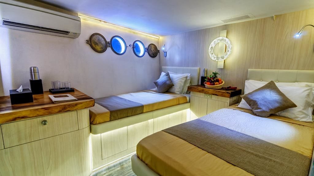 Pelagian liveaboard wakatobi sulawesi indonesia twin cabin