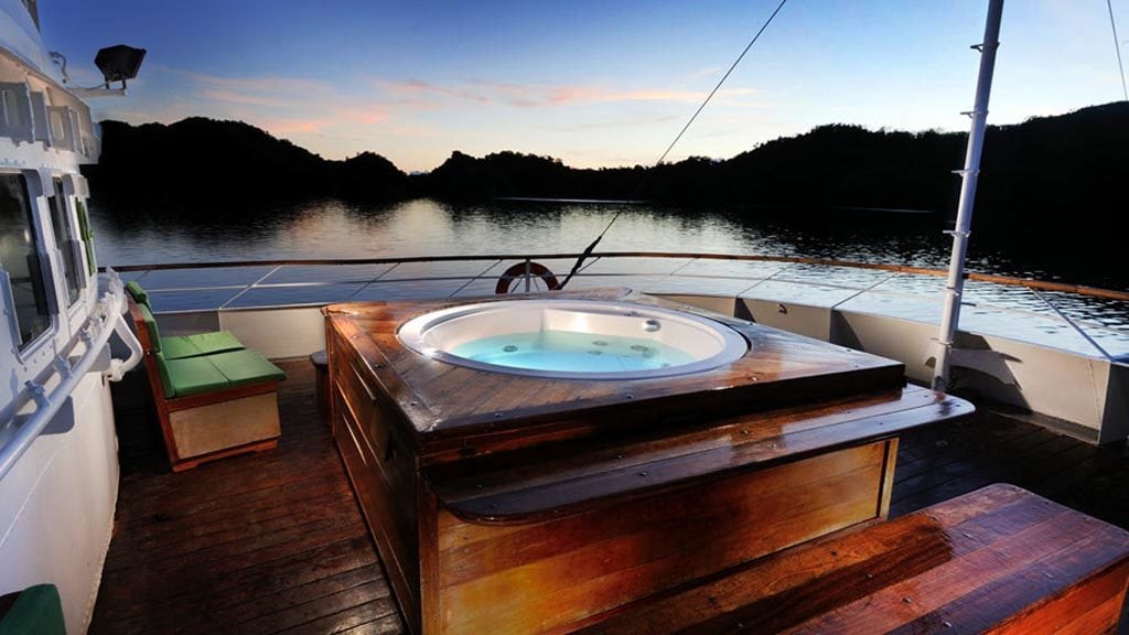 Solitude One Liveaboard in Palau and the Philippines-jaccuzzi