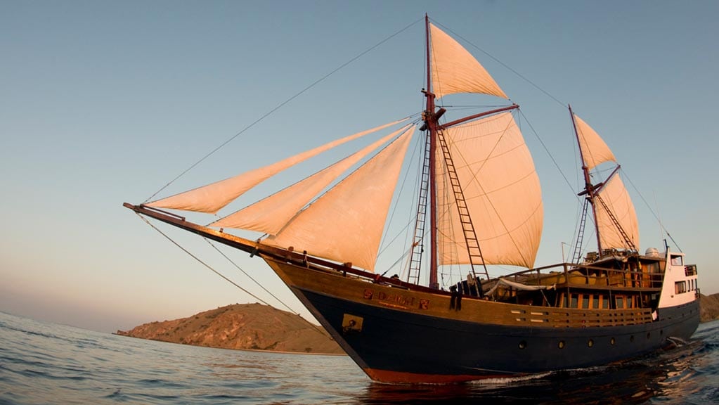 Damai liveaboard raja ampat sorong indonesia under sail