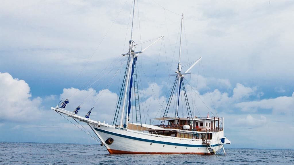 Indo aggressor komodo indonesia vessel without sail