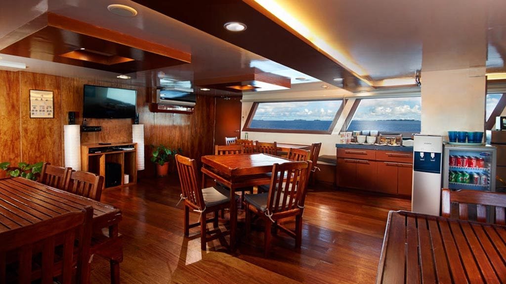 Solitude One Liveaboard in Palau and the Philippines-salon
