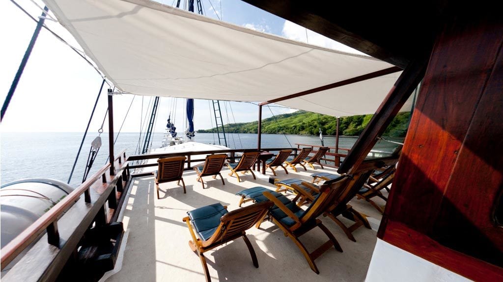 5-Indo-Aggressor-Komodo-Indonesia-sun-deck