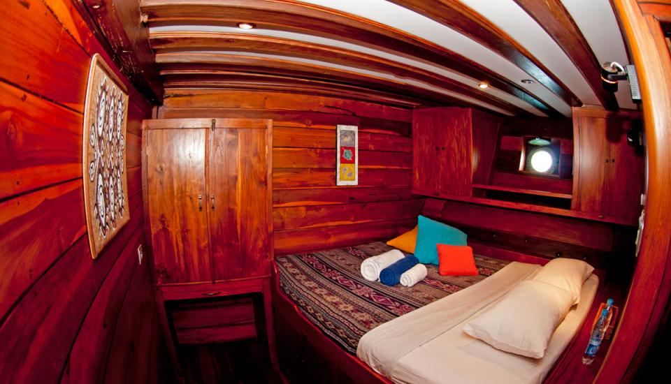 Aurora liveaboard bali komodo raja ampat indonesia cabin