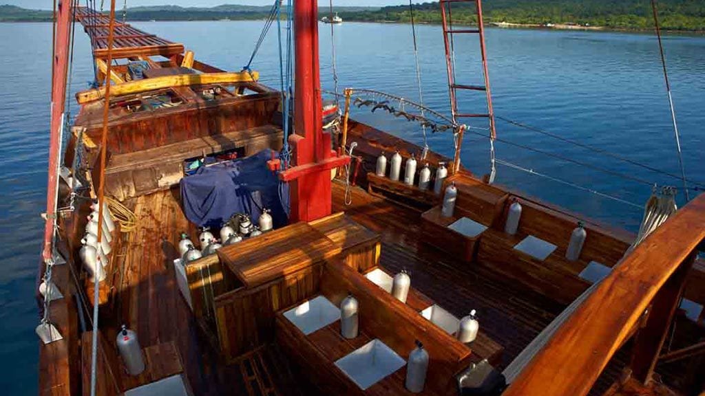 Damai Liveaboard, (Damai I), Raja Ampat, Komodo, Ambon-Indonesia-foredeck-for-diving