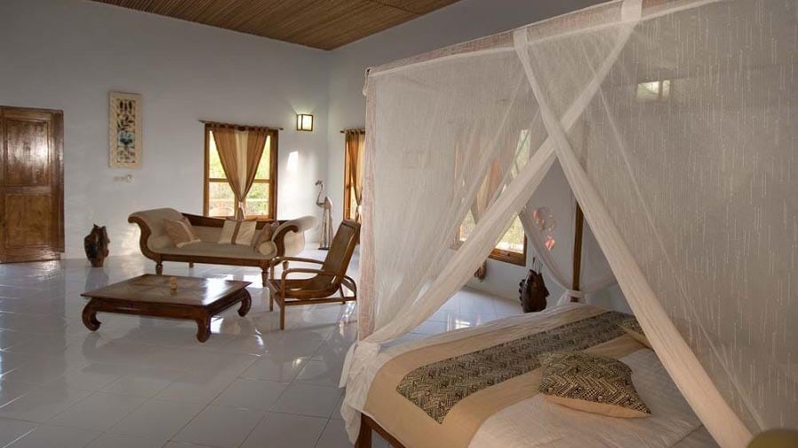 All bungalows have air-conditioning, ceiling fan, double bed with mosquito net, sun chairs, a mini bar and safe