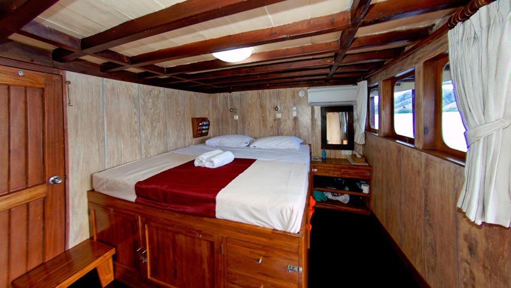 Seven seas liveaboard komodo raja ampat indonesia double cabin