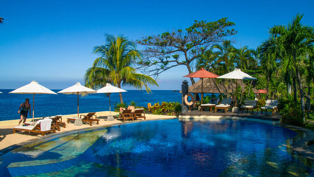 Tauch Terminal's dive shop needs a new roof, so compensate for any minor construction disturbance, save 40% off all accommodation, diving & transfers.