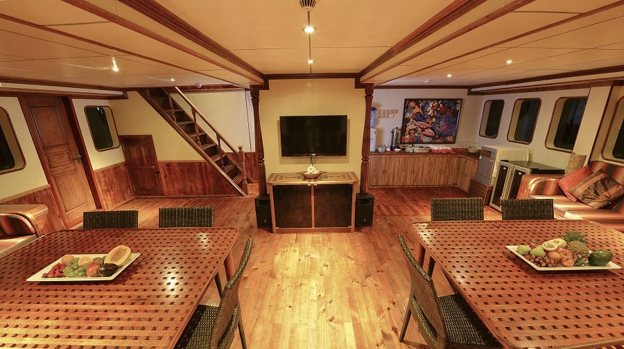 Carpe Diem liveaboard is a modern diving vessel in the Maldives-lounge