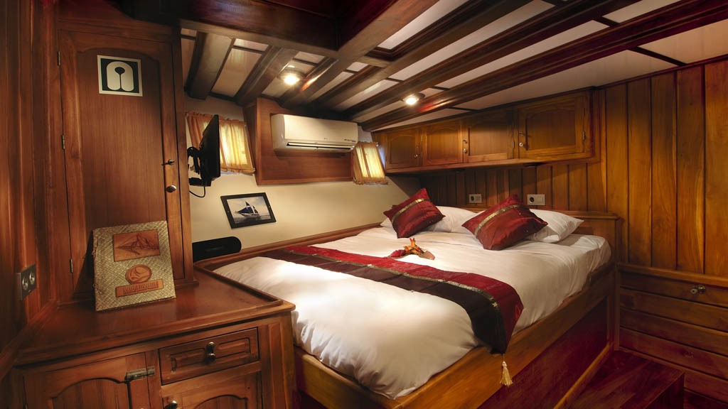 Philippine Siren – visit the best Philippines dive sites in comfort fixed double cabin Philippine Siren – visit the best Philippines dive destinations Visayas Malapascua Tubbataha in the comfort and style of this phinisi sailing schooner