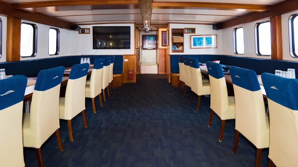 3-Spirit-of-Freedom-beautiful-and-luxurious-Liveaboard-Cairns-Australia-Dining-Saloon