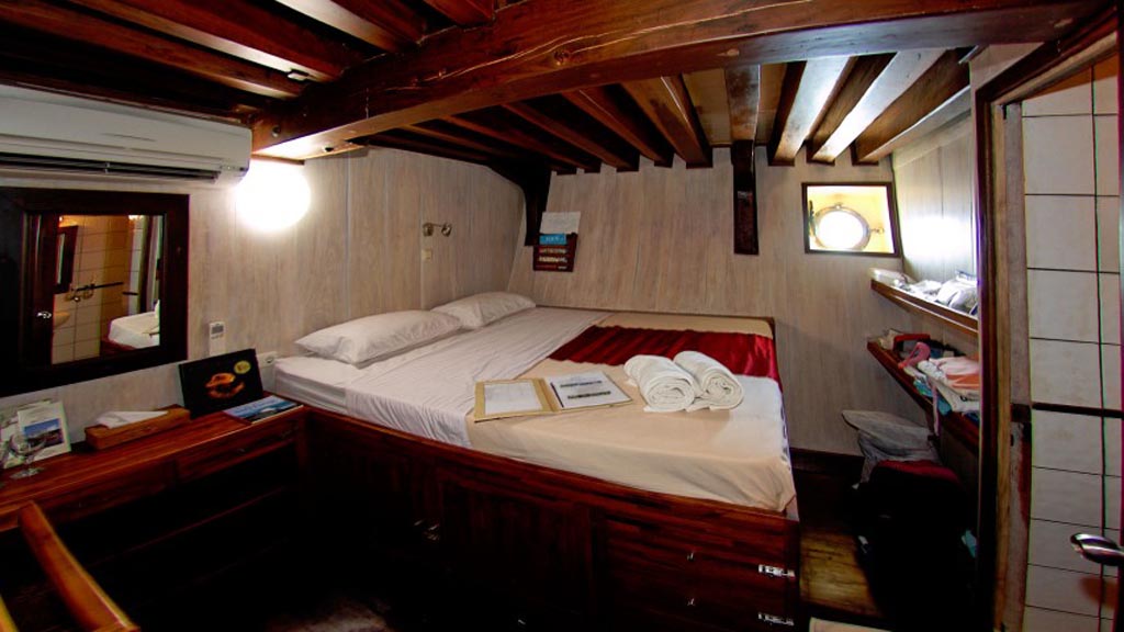 Seven seas liveaboard komodo raja ampat indonesia double cabin