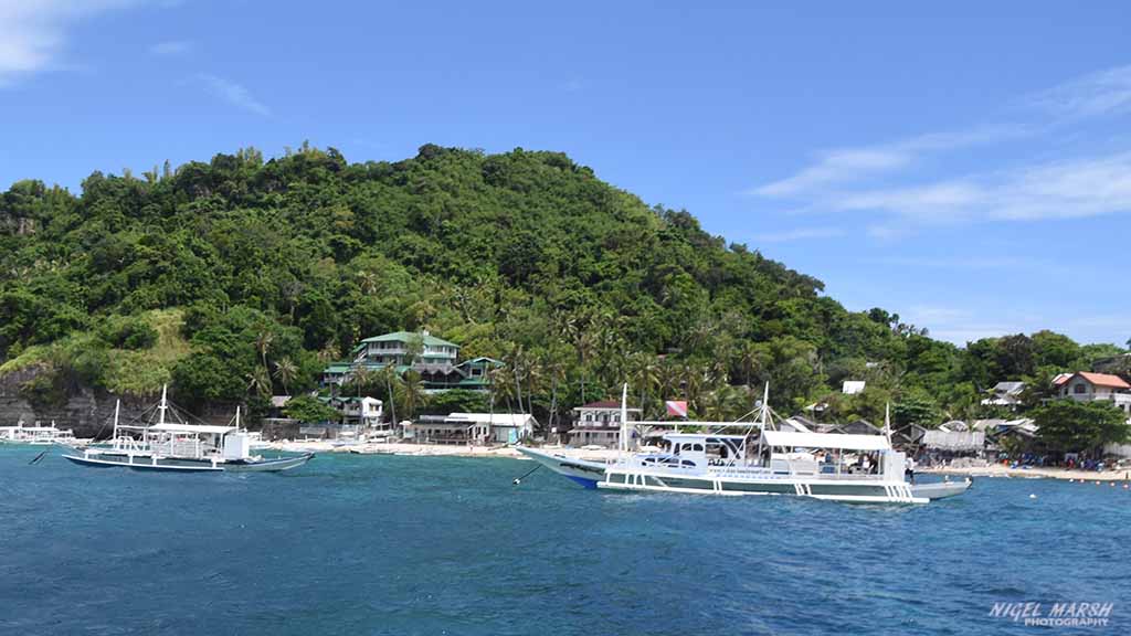 diving Dumaguete: plenty of resorts at Dumaguete The Philippines by Diveplanit 1023