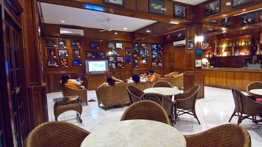 4-Layang Layang Island Resort Sabah Borneo Malaysia lounge-bar