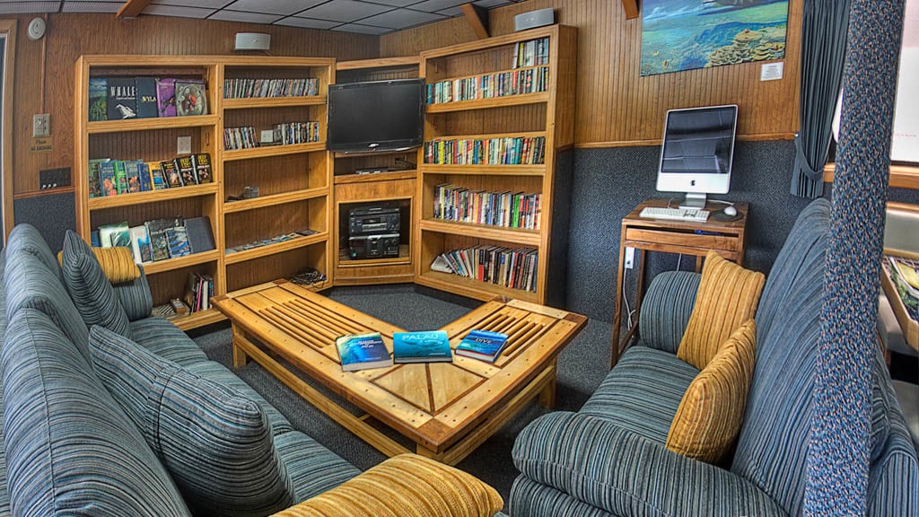 Rock islands aggressor liveaboard koror palau salon
