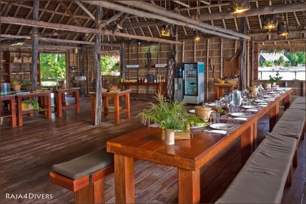 6-Raja 4 Divers Pulau Pef Raja Ampat Indonesia Restaurant-2