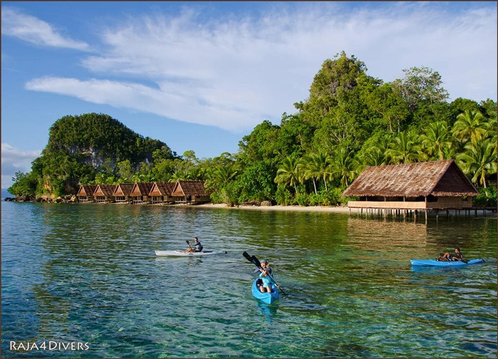 7-Raja 4 Divers Pulau Pef Raja Ampat Indonesia Kayaking-4