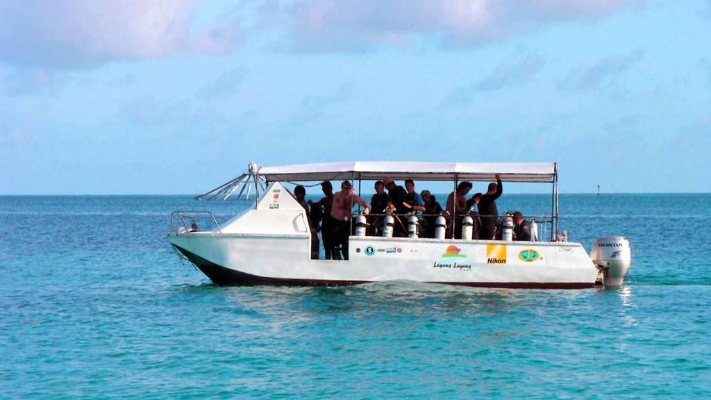 8-Layang Layang Island Resort Sabah Borneo Malaysia dive-boat