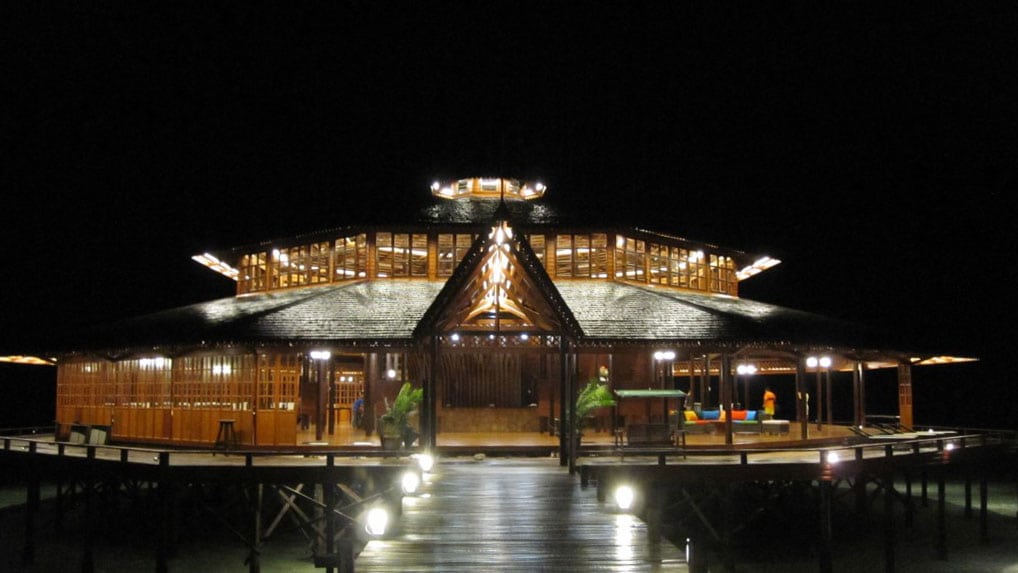 9-Lankayan Island Resort Sandakan Sabah Malaysia restaurant-by-night