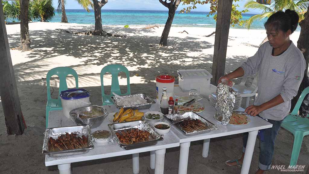 diving Malapascua: lunch on the beach at Malapascua The Philippines by Nigel Marsh for Diveplanit