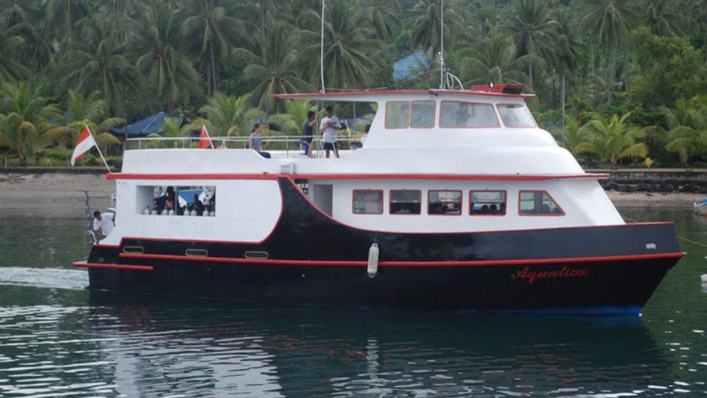 2 Tasik Divers at Tasik Ria Resort Manado North Sulawesi Indonesia Boat hero