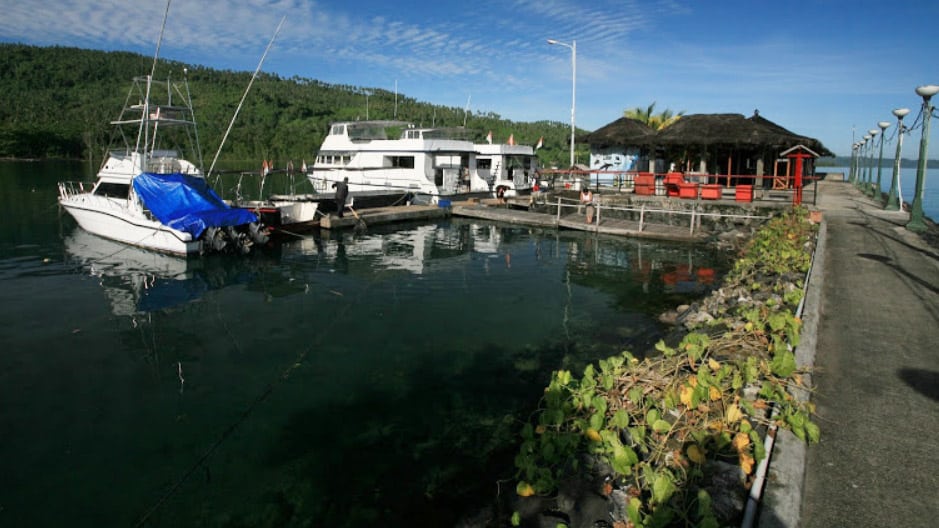 3 Tasik Divers at Tasik Ria Resort Manado North Sulawesi Indonesia Jetty