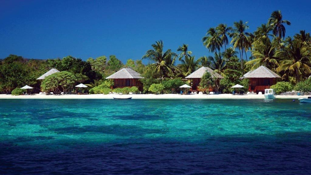 Wakatobi dive resort central sulawesi indonesia ocean bungalows