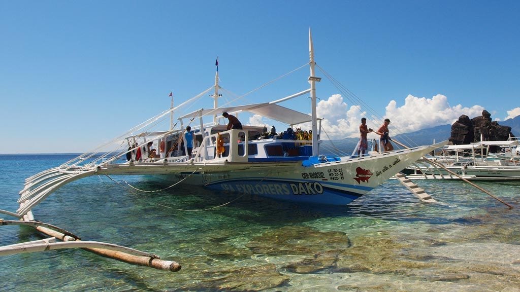 Sea explorers dauin pura vida beach dive resort dauin philippines bangka boat hero