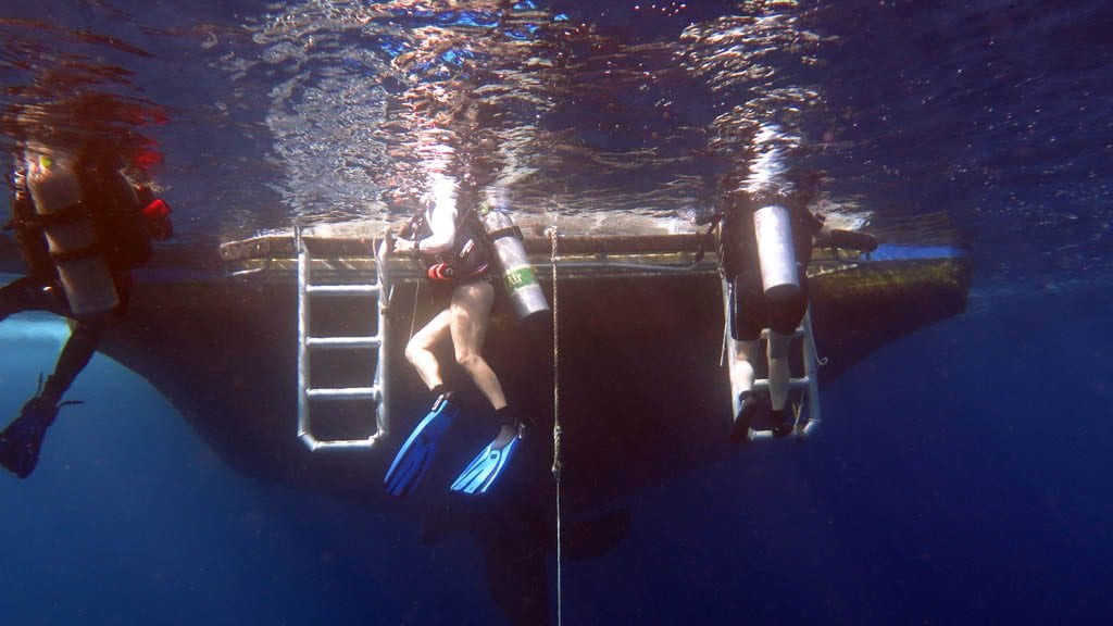 Solomons PNG Master Liveaboard, Solomon Islands & PNG-dekitting-at-the-platform