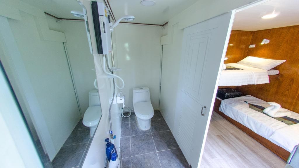 5 Dive Thailand and Myanmar aboard MV Smiling Seahorse Liveaboard Master-cabin-bathroom