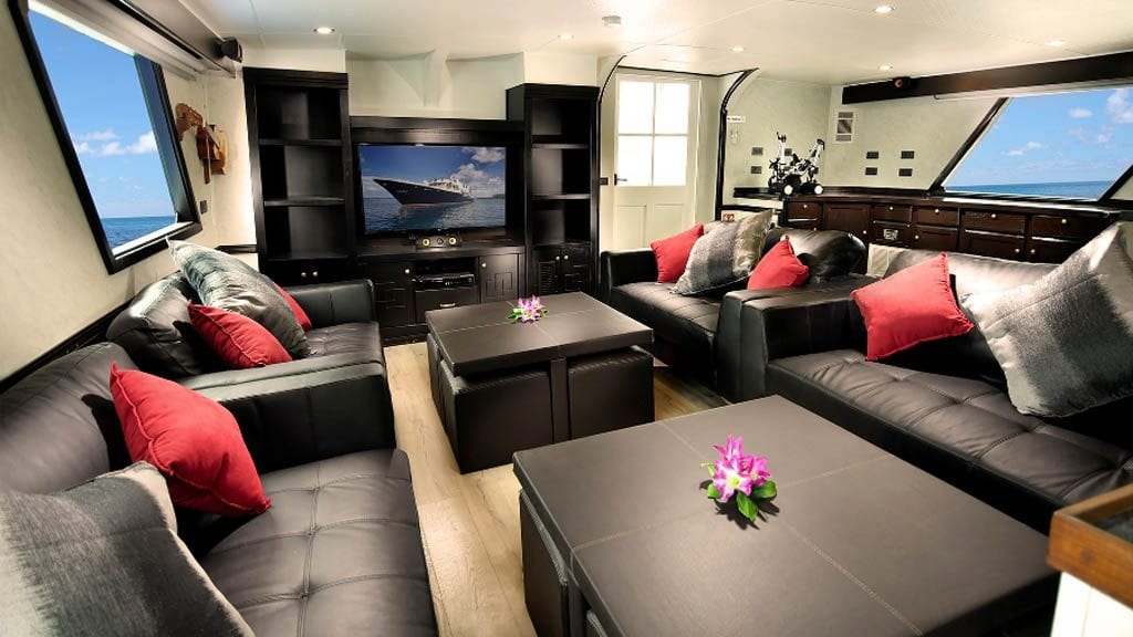 Truk master liveaboard truk lounge