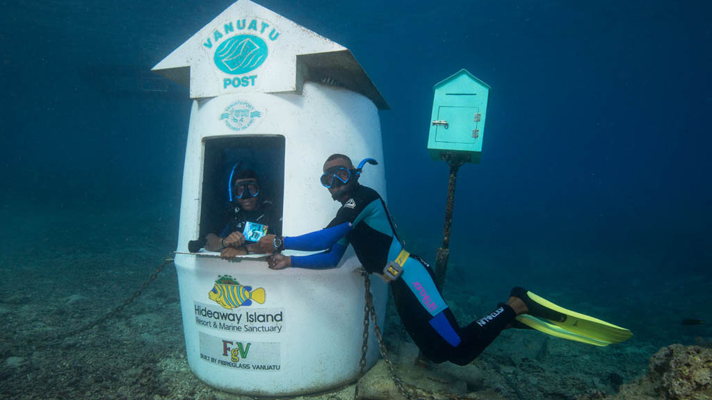 Diveplanit diving vanuatu efate hideaway island resort underwater post office jj