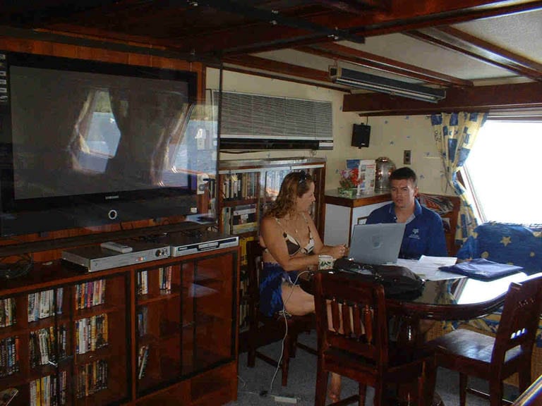 Ss thorfinn liveaboard truk saloon