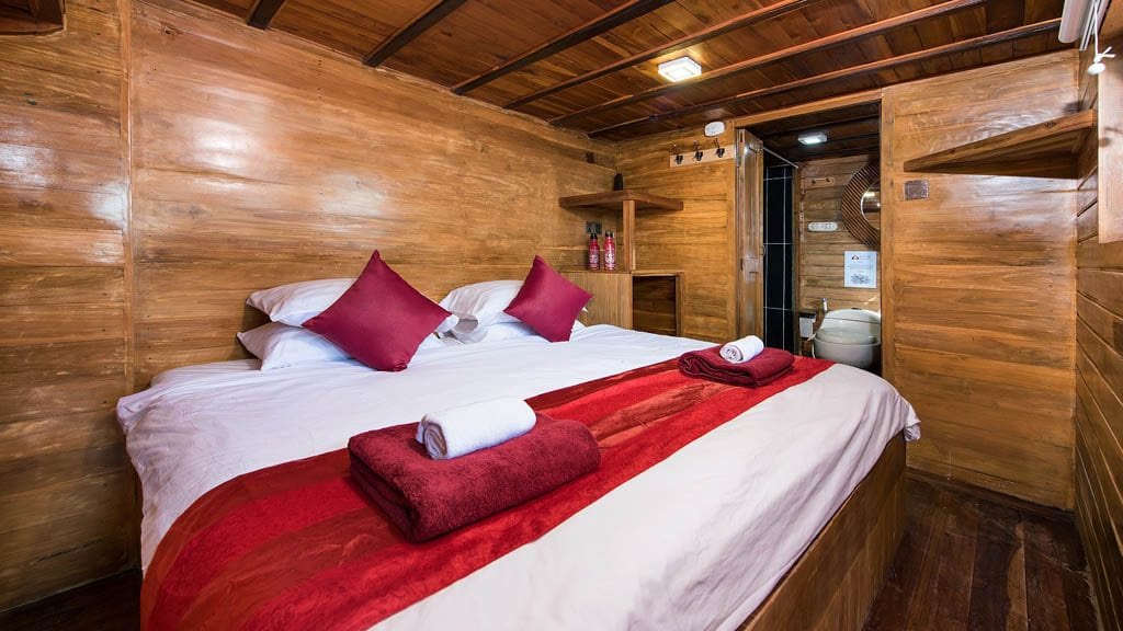 La Galigo Raja Ampat, Labuan Bajo, Ambon, Maumere-Master Cabin