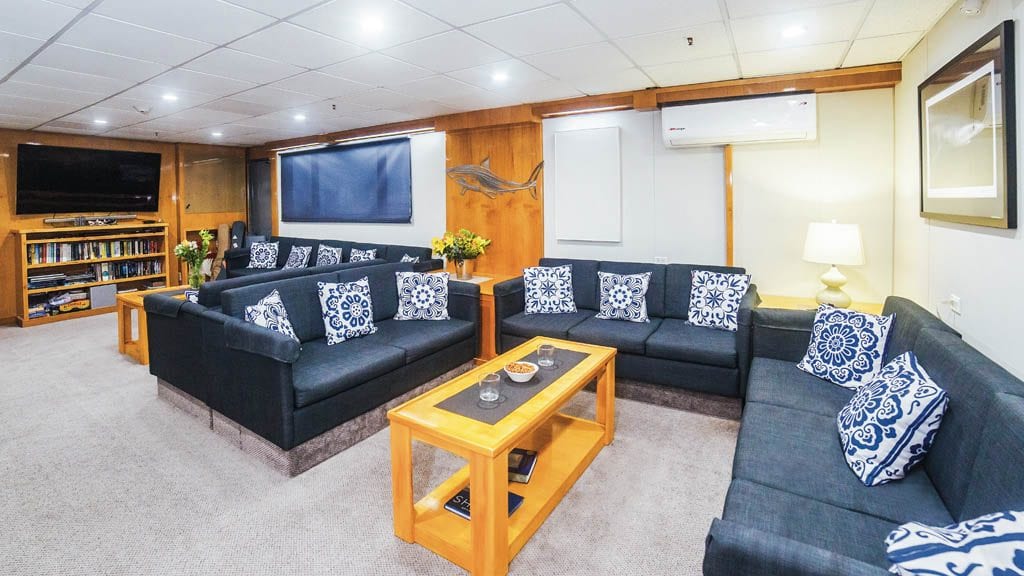 Nautilus Belle Amie Liveaboard Socorro & Guadalupe Islands Mexico-lounge