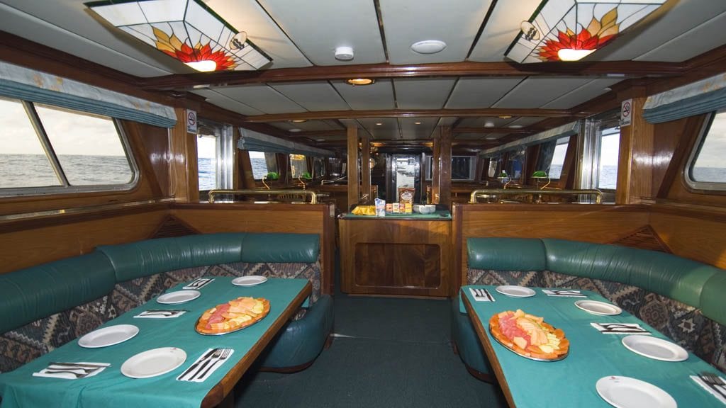 Solmar V classic liveaboard Socorro & Guadalupe Islands-interior salon2