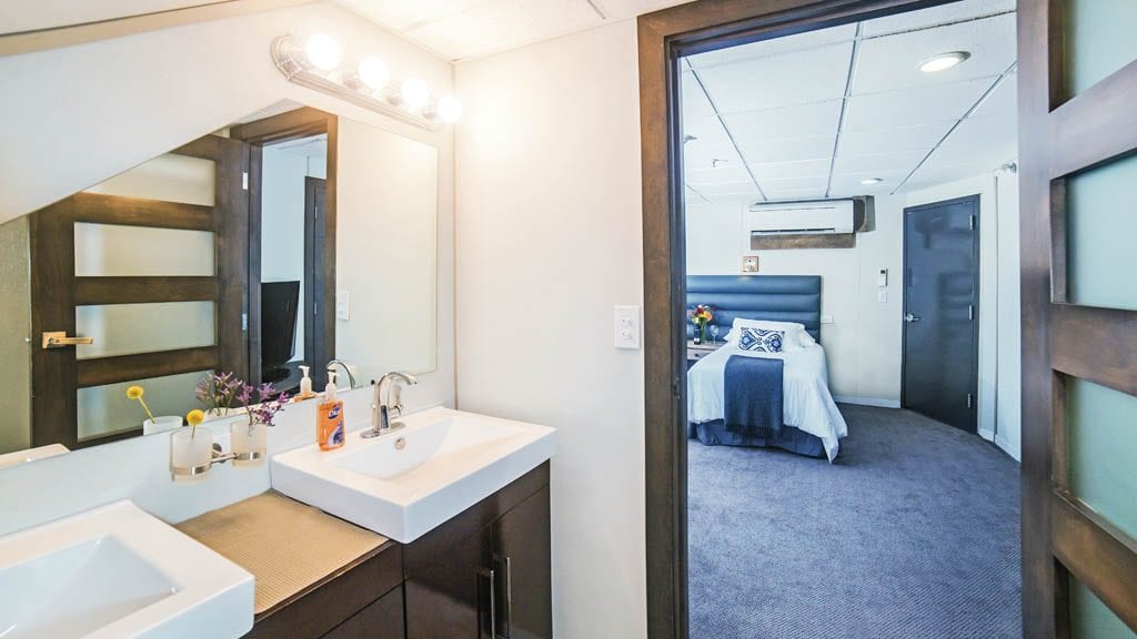 Nautilus Belle Amie Liveaboard Socorro & Guadalupe Islands Mexico-premium bathroom