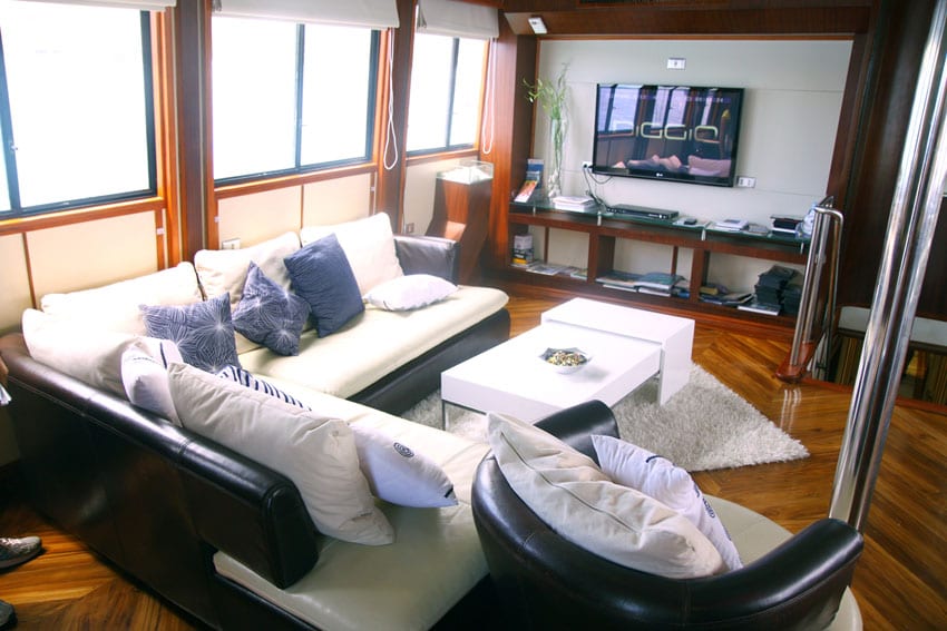 Humboldt Explorer Liveaboard Galapagos Islands-lounge