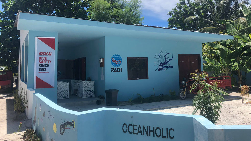 Oceanholic has a range of equipment available to hire. The centre offers all PADI courses up to Dive Master