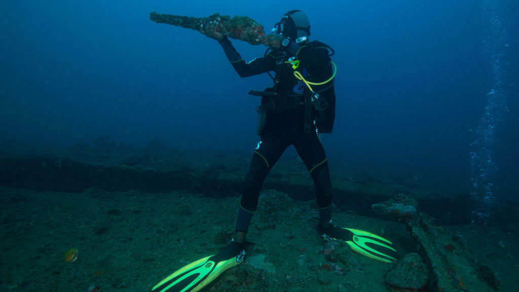 Coolidge diver with gun credit Jayne Jenkins_JJ38566